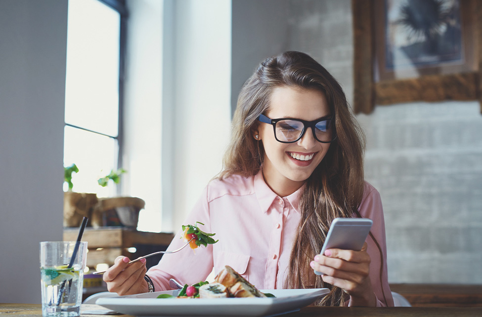 Estilo de vida saludable con TerraZyme para bienestar digestivo diario