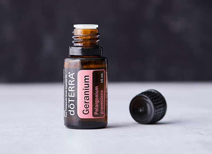 Usos del aceite esencial de Geranio doTERRA en la rutina de belleza y bienestar
